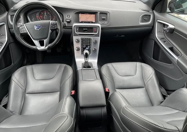 Volvo V60 cena 39900 przebieg: 276000, rok produkcji 2017 z Płock małe 92